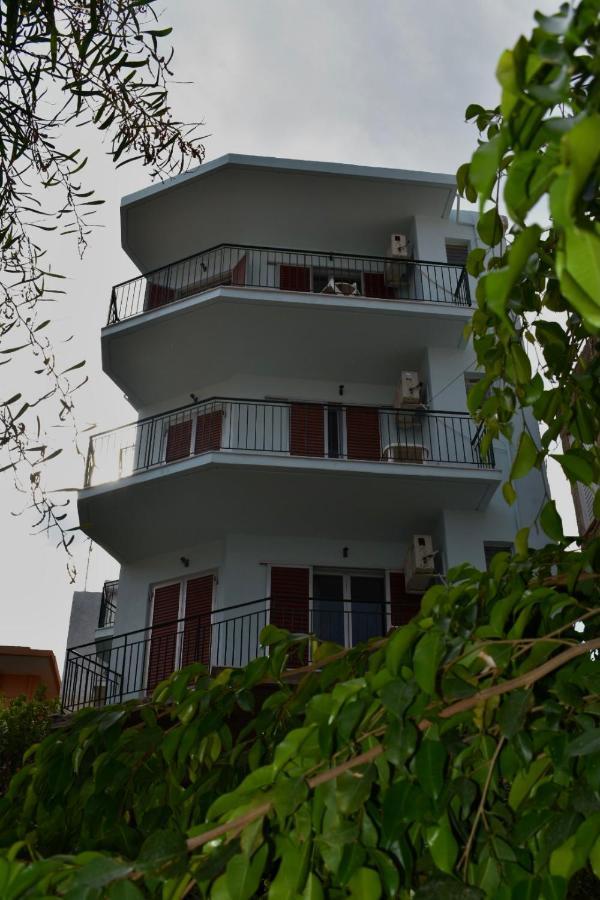 Bob'S Apartments Толо Екстер'єр фото